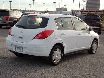 nissan versa 2009 white hatchback 1 8 s gasoline 4 cylinders front wheel drive automatic 77074