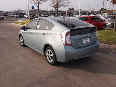 toyota prius 2013 lt  green hatchback three 4 cylinders automatic 76116