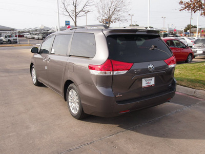 toyota sienna 2013 dk  gray van xle 6 cylinders automatic 76116