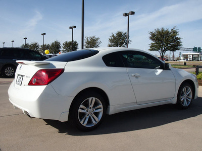 nissan altima 2011 white coupe 2 5 s gasoline 4 cylinders front wheel drive automatic 76018