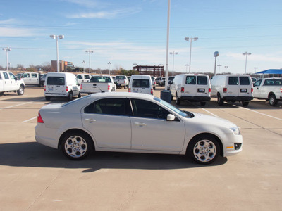 ford fusion 2011 white sedan se 4 cylinders automatic 76108