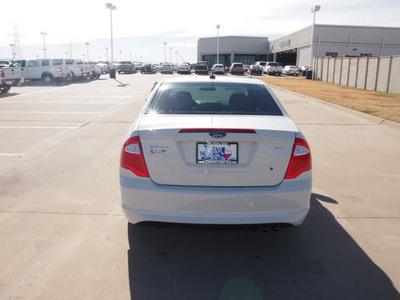 ford fusion 2011 white sedan se 4 cylinders automatic 76108