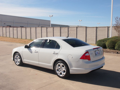 ford fusion 2011 white sedan se 4 cylinders automatic 76108