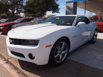 chevrolet camaro 2013 white coupe lt 6 cylinders automatic 75075
