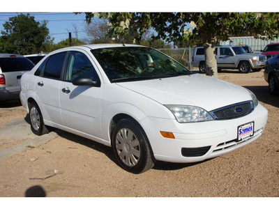 ford focus 2007 white sedan zx4 s 4 cylinders automatic 78748