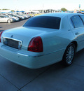 lincoln town car 2004 white sedan signature gasoline 8 cylinders rear wheel drive 4 speed automatic 76206