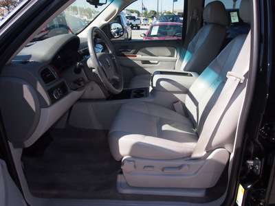 chevrolet tahoe 2011 black suv lt 8 cylinders automatic 77090