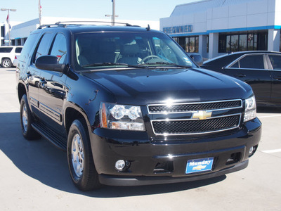 chevrolet tahoe 2011 black suv lt 8 cylinders automatic 77090