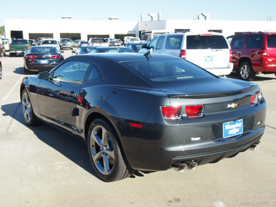 chevrolet camaro 2013 dk  gray coupe ss 8 cylinders manual 77090