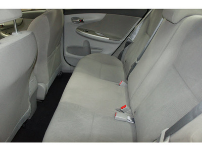 toyota corolla 2013 white sedan le 4 cylinders automatic 91731