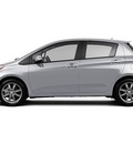 toyota yaris 2013 silver hatchback 4 cylinders not specified 76210