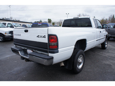 dodge ram 2500 2000 white slt diesel 6 cylinders 4 wheel drive automatic 95678