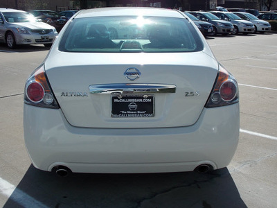 nissan altima 2011 white sedan 2 5 s gasoline 4 cylinders front wheel drive shiftable automatic 77477