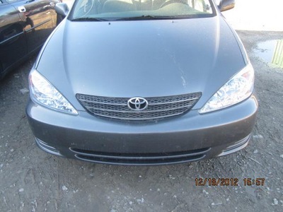 toyt camry le x gray