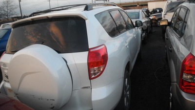 toyt rav4 ltd white