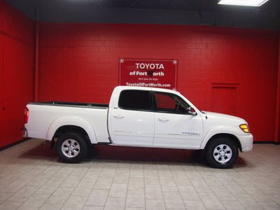 toyota tundra 2004 white sr5 gasoline 8 cylinders rear wheel drive automatic with overdrive 76116