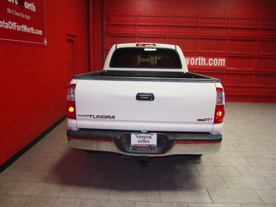 toyota tundra 2004 white sr5 gasoline 8 cylinders rear wheel drive automatic with overdrive 76116