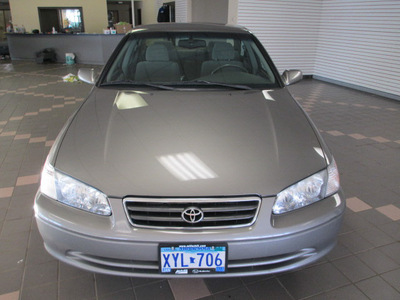 toyota camry 2001 lt  green sedan le gasoline 4 cylinders front wheel drive automatic 55811