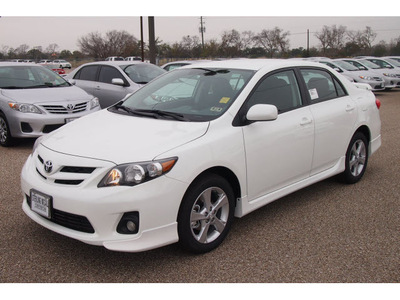 toyota corolla 2013 white sedan s gasoline 4 cylinders front wheel drive automatic 77074