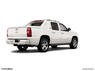 chevrolet black diamond avalanche 2013 white flex fuel 8 cylinders 4 wheel drive not specified 32086