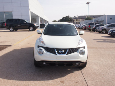 nissan juke 2011 white sl gasoline 4 cylinders front wheel drive automatic 76116