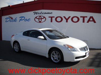 nissan altima 2008 white coupe 3 5 se gasoline 6 cylinders front wheel drive automatic 79925