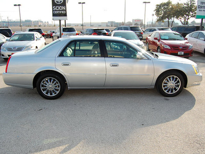 cadillac dts 2010 lt  gray sedan 4 6l v8 gasoline 8 cylinders front wheel drive automatic 76011