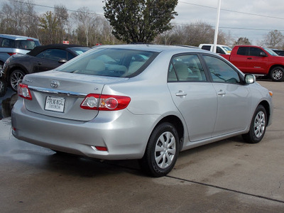 toyota corolla 2011 silver sedan le gasoline 4 cylinders front wheel drive automatic 77074