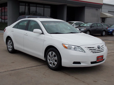 toyota camry 2009 white sedan le gasoline 4 cylinders front wheel drive automatic 77074