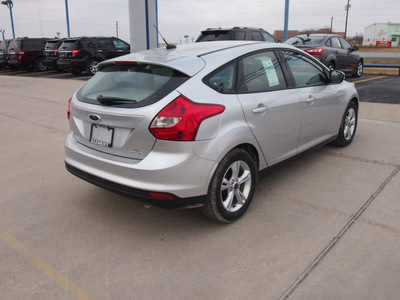 ford focus 2013 silver hatchback se flex fuel 4 cylinders front wheel drive automatic 76234