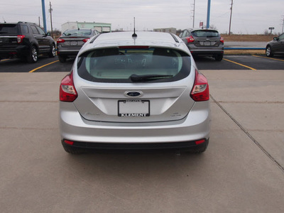 ford focus 2013 silver hatchback se flex fuel 4 cylinders front wheel drive automatic 76234