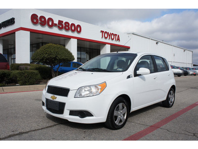 chevrolet aveo 2011 white hatchback aveo5 lt gasoline 4 cylinders front wheel drive automatic 76543