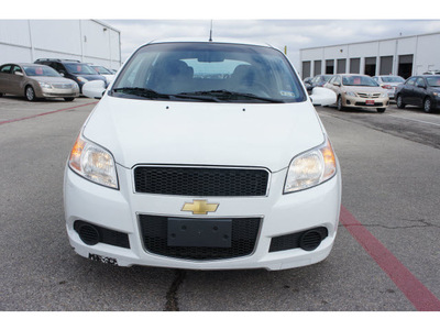 chevrolet aveo 2011 white hatchback aveo5 lt gasoline 4 cylinders front wheel drive automatic 76543