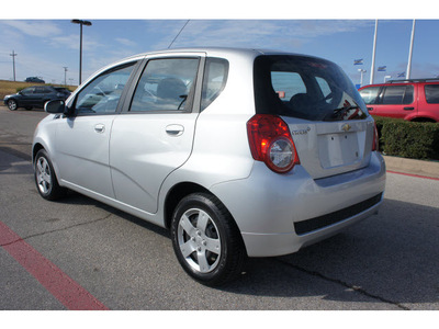 chevrolet aveo 2011 silver hatchback aveo5 lt gasoline 4 cylinders front wheel drive automatic 76543