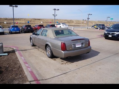 cadillac deville 2004 beige sedan gasoline 8 cylinders front wheel drive automatic 76116