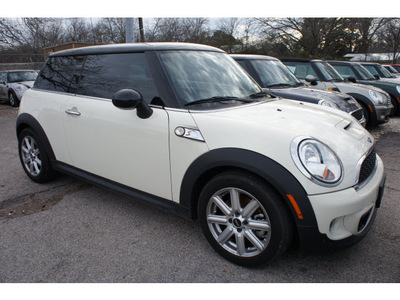 mini cooper 2011 off white hatchback s gasoline 4 cylinders front wheel drive 6 speed manual 78729