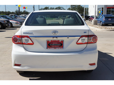 toyota corolla 2011 white sedan le gasoline 4 cylinders front wheel drive automatic 78232