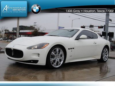 maserati granturismo 2010 white coupe s 8 cylinders automatic 77002