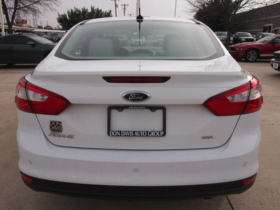 ford focus 2012 white sedan sel flex fuel 4 cylinders front wheel drive automatic 76011