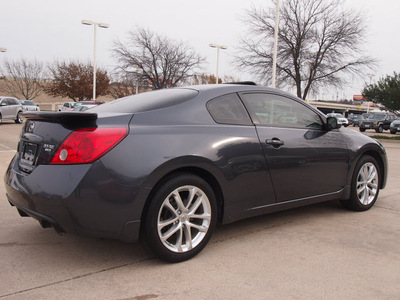 nissan altima 2009 dk  gray coupe 3 5 se gasoline 6 cylinders front wheel drive automatic 76011