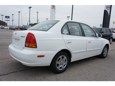 hyundai accent 2003 white sedan gl 4 cylinders dohc 6 speed manual 76543