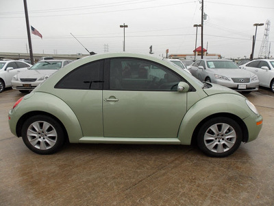 volkswagen new beetle 2009 green hatchback gasoline 5 cylinders front wheel drive shiftable automatic 77074