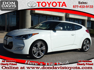 hyundai veloster 2013 white coupe gasoline 4 cylinders front wheel drive 6 speed manual 76011