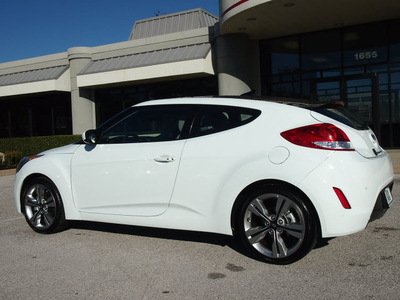 hyundai veloster 2013 white coupe gasoline 4 cylinders front wheel drive 6 speed manual 76011