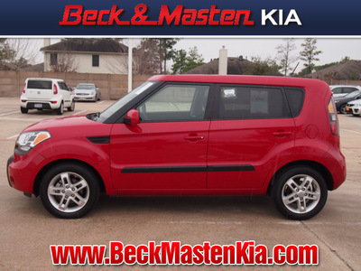 kia soul 2011 red hatchback soul! gasoline 4 cylinders front wheel drive automatic with overdrive 77375