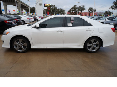 toyota camry 2012 white sedan se 4 cylinders automatic 78232