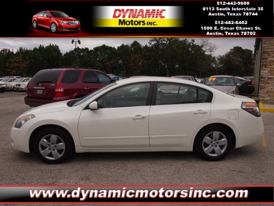 nissan altima 2008 white sedan 2 5 s gasoline 4 cylinders front wheel drive automatic 78744