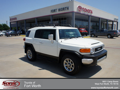 toyota fj cruiser 2012 white suv gasoline 6 cylinders 2 wheel drive automatic 76116