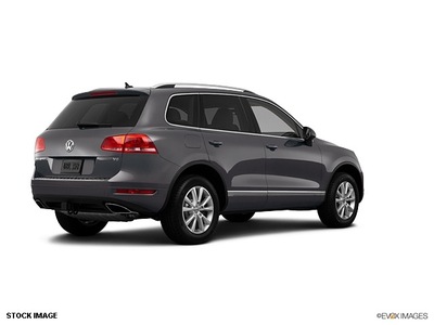 volkswagen touareg 2013 gray suv vr6 sport gasoline 6 cylinders all whee drive automatic 56001