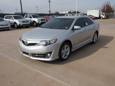 toyota camry 2012 silver sedan se gasoline 4 cylinders front wheel drive automatic 76116
